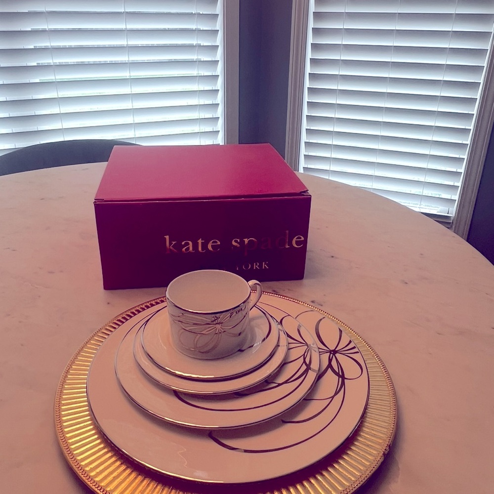 KATE SPADE Lenox China Set Bow design.